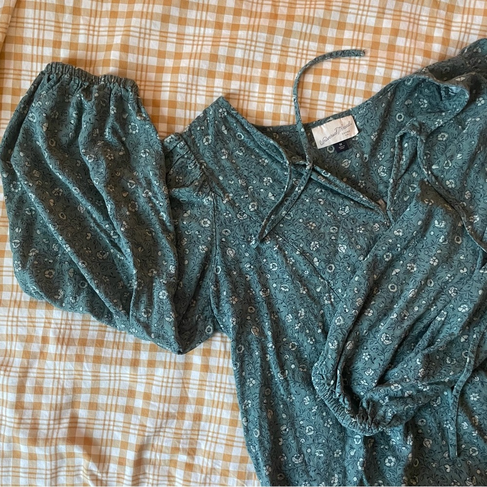 Universal Thread Green Floral Puff Sleeve Blouse